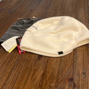 𝅺NWT women’s all in motion hat bundle‎